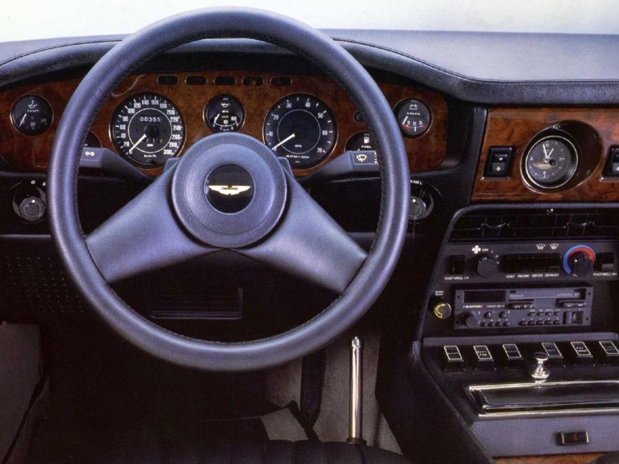 Панель приборов Aston Martin V8 Volante (Series I) 1978 года  (WW) (фото 3 из 8)